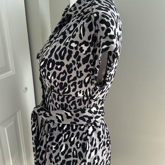 PRISTINE NWOT INC BUTTON DOWN -Stylish Size 2 - Picture 4 of 7